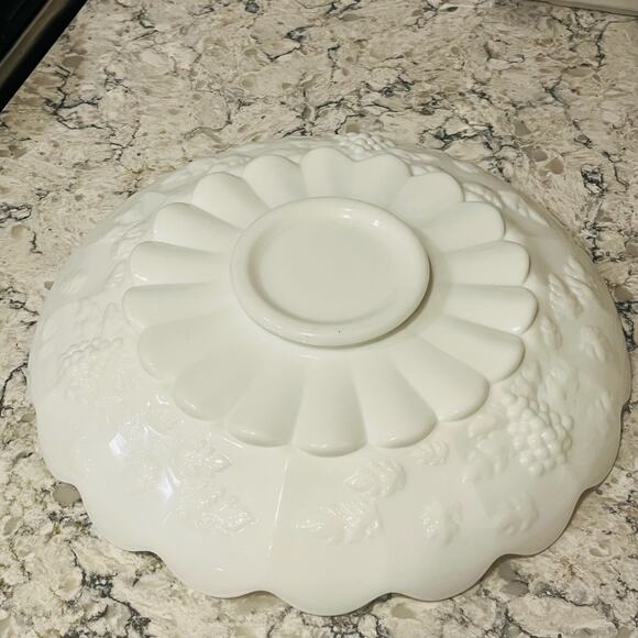 Westmoreland Milk Glass Tray - Picture 4 of 11